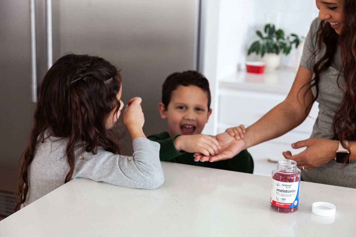 Pre-Order | Arrives in 5–10 Days – Nutricost Kids Melatonin Gummies 1mg, 120 Gummies, Strawberry Flavored